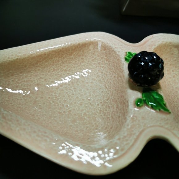 Vintage SylvaC Pottery Pink Triangular Dish with Blackberry Finial - Picture 13 of 16